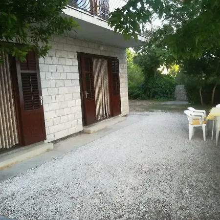 Apartment Ujdur *