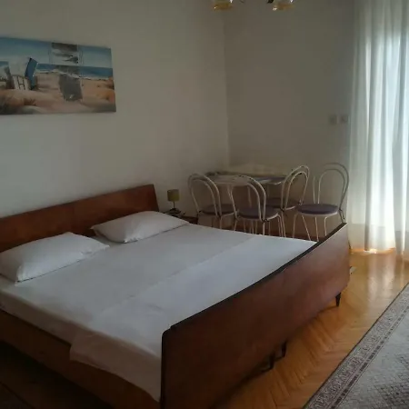 Ujdur Apartment *